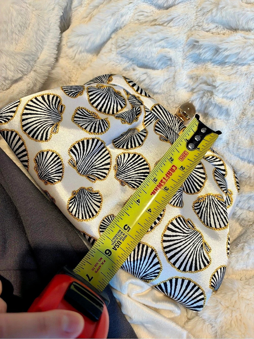 Isaac Mizrahi Shell Print Clutch in White & Black NWT - Picture 11 of 11